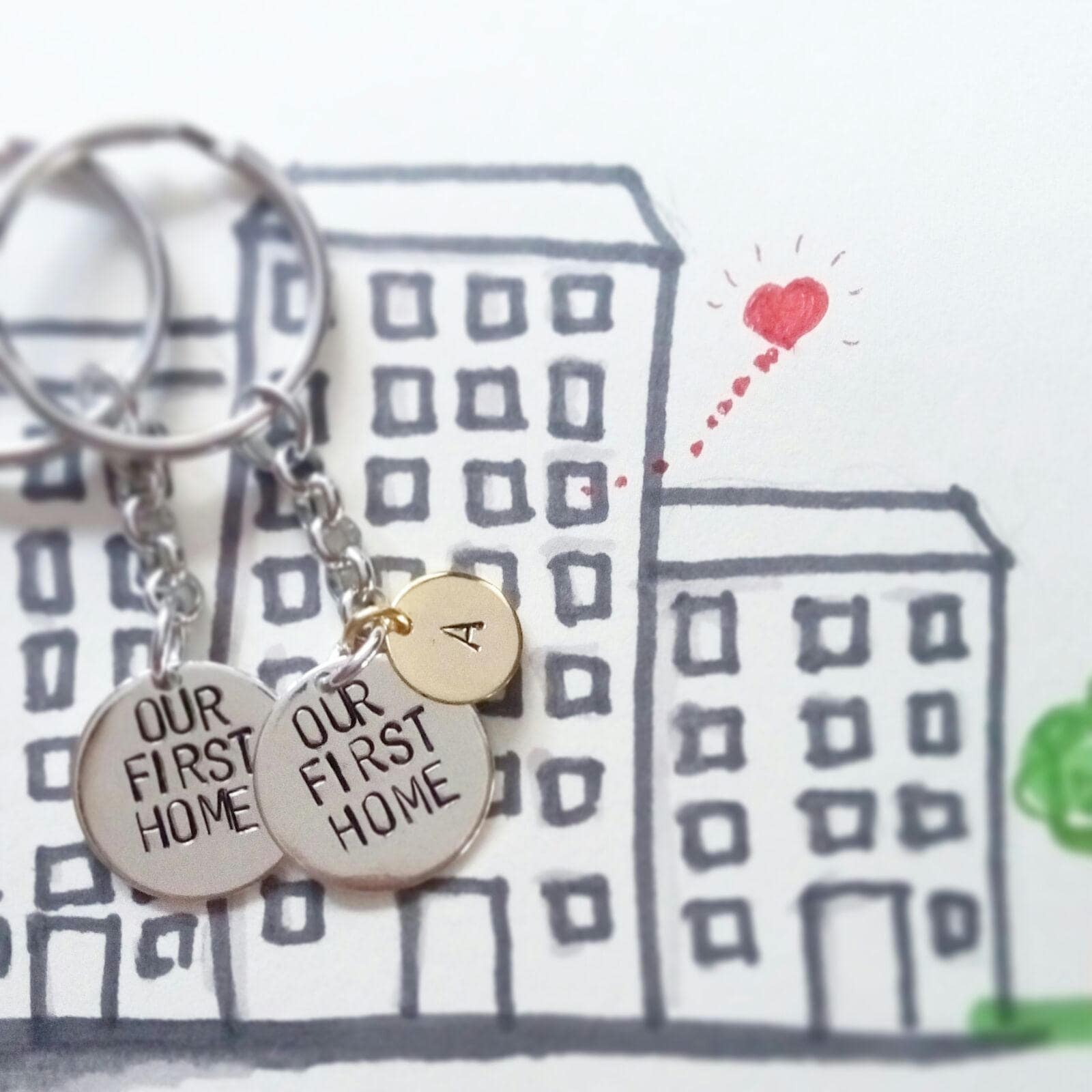 Unser Erstes Zuhause, Personalisierbar, Gravierter Schlüsselanhänger, Neues Zuhause-Geschenk, Zuhause-Schlüsselanhänger Unser Erstes Zuhause, Personalisierbar, Gravierter Schlüsselanhänger, Neues Zuhause-Geschenk, Zuhause-Schlüsselanhänger von WhiteTreeShop