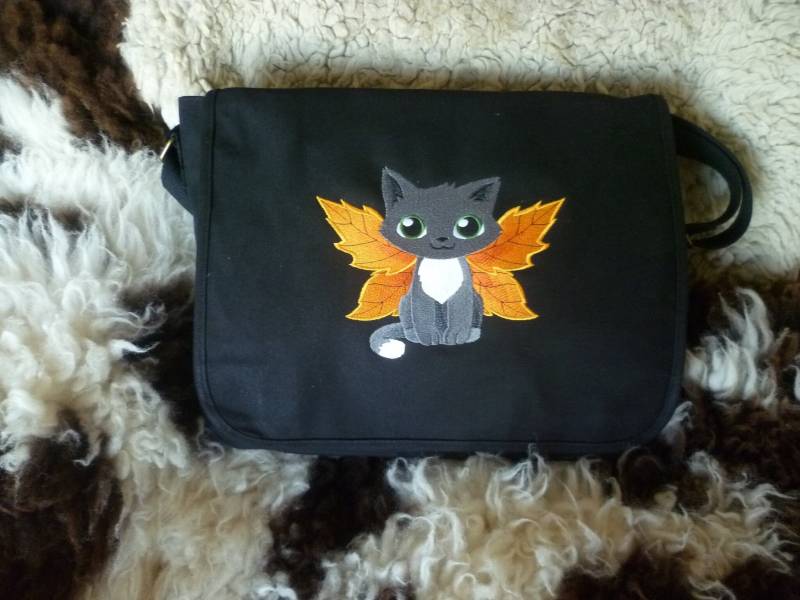 Herbst Katze Tasche, Gestickte Mit Grünen Flügeln, Süße Katzen Baumwolltasche von WhiteWizardPurpleElf