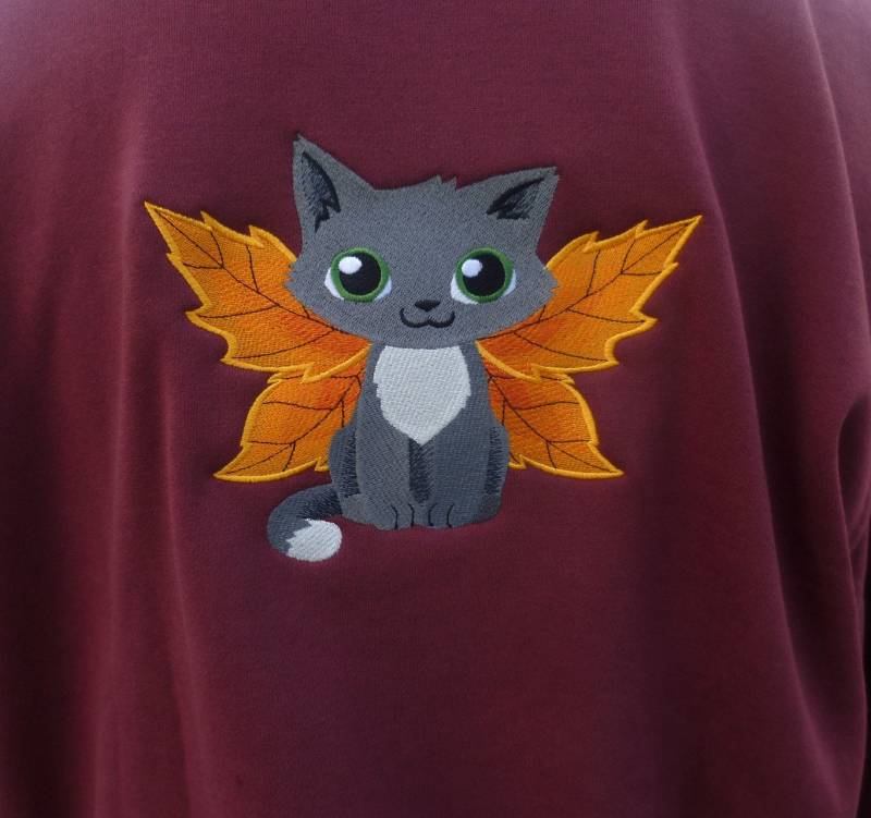 Katzen Kapuzenpullover, Herbstkatze Mit Blattflügeln, Bestickter Hoodie, Druidenkatze, Geflügelte Katze, Ferale Xs - 3Xl von WhiteWizardPurpleElf