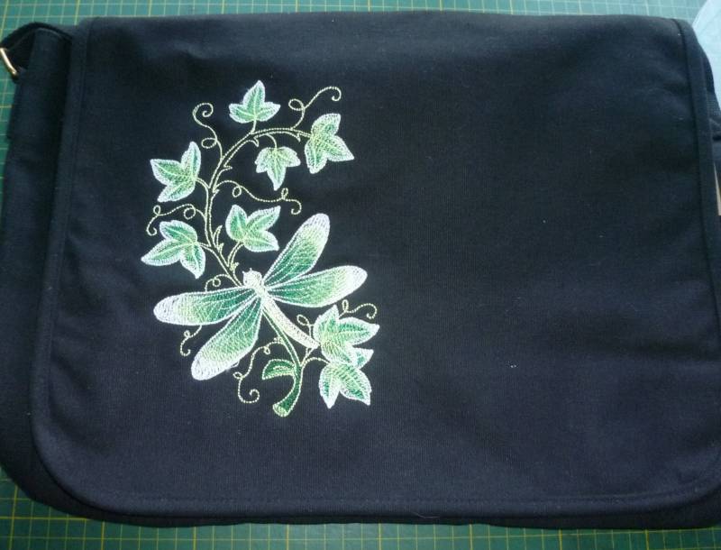 Libellen Tasche, Gestickte Libelle Und Efeu, Glow in The Dark Libelle, Baumwolltasche, Messenger Bag von WhiteWizardPurpleElf