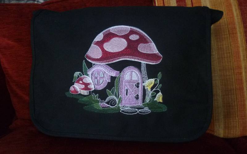 Pilz Tasche, Feentasche, Bestickte Baumwoll Canvas Tasche von WhiteWizardPurpleElf