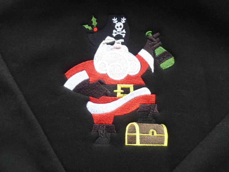 Pirat Santa Hoodie, Weihnachtspullover, Pullover, Bestickter Weihnachtsmann, Weihnachten Hässlicher Pullover von WhiteWizardPurpleElf