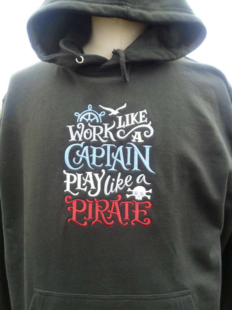 Piraten Kapuzenpullover, Arbeit Wie Ein Kapitän Spielen Pirat, Xs - 5Xl, Piratenpullover von WhiteWizardPurpleElf