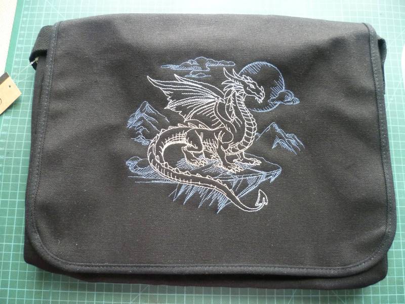 Rocky Dragon Tasche, Canvas Messenger, Messenger Bag, Glow in The Dark Schultertasche Bestickt 100% Baumwolle von WhiteWizardPurpleElf