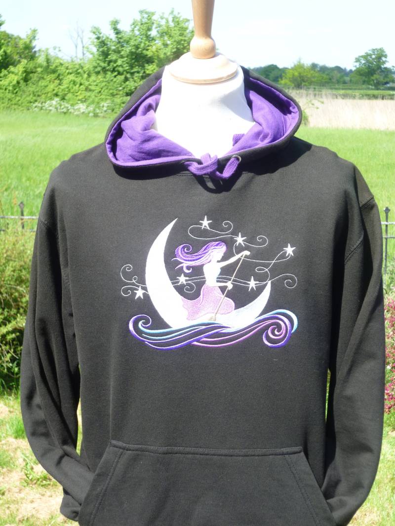 Zauberhafter Feen Hoodie, Bestickter Feenpullover, Fae Faery Bestickte Fee, Xs - 2Xl, Feenstickerei von WhiteWizardPurpleElf
