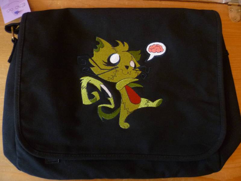 Zombie Kitty Tasche, Bestickte Katze Baumwolle Canvas Katzentasche, Süße Messenger Schultertasche von WhiteWizardPurpleElf