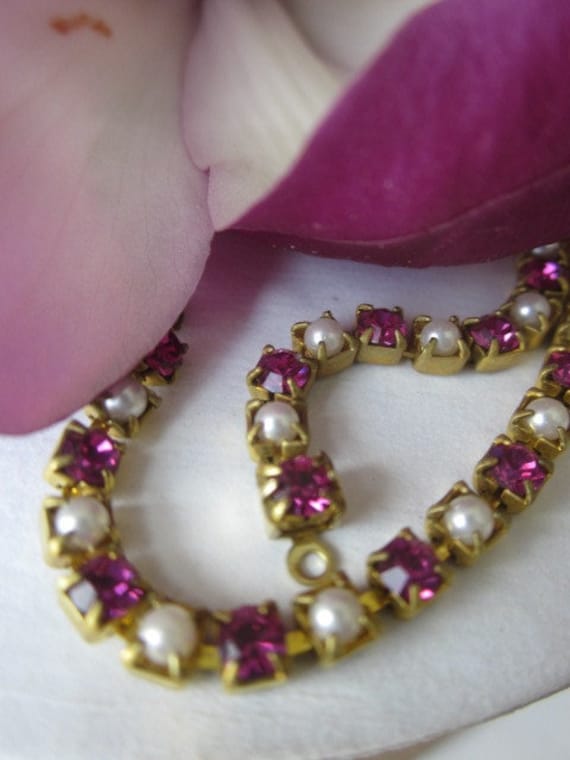 Vintage Swarovski Perle Und Fuchsia Crystal Strass Glasperlenkette Vintage Swarovski Perle Und Fuchsia Crystal Strass Glasperlenkette von WhoKnowsWhat