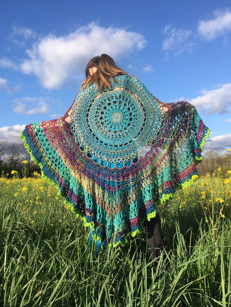 Häkelschal Mandala von WholeKnottaLove