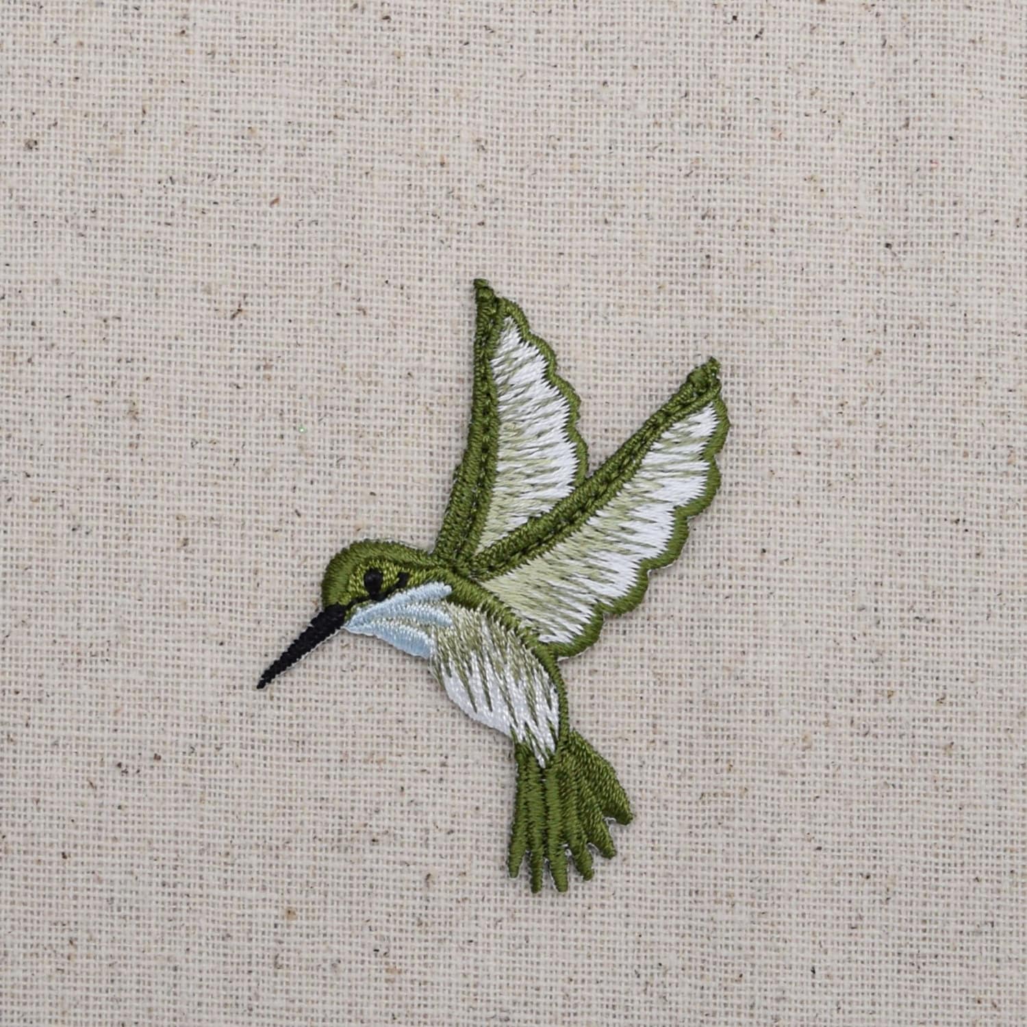 Gestickter Aufnäher - Kolibri Applikation Groß Hellblaue Kehle Mit Blick Nach Links Oder Rechts 693982 Gestickter Aufnäher - Kolibri Applikation Groß Hellblaue Kehle Mit Blick Nach Links Oder Rechts 693982 von WholesaleApplique