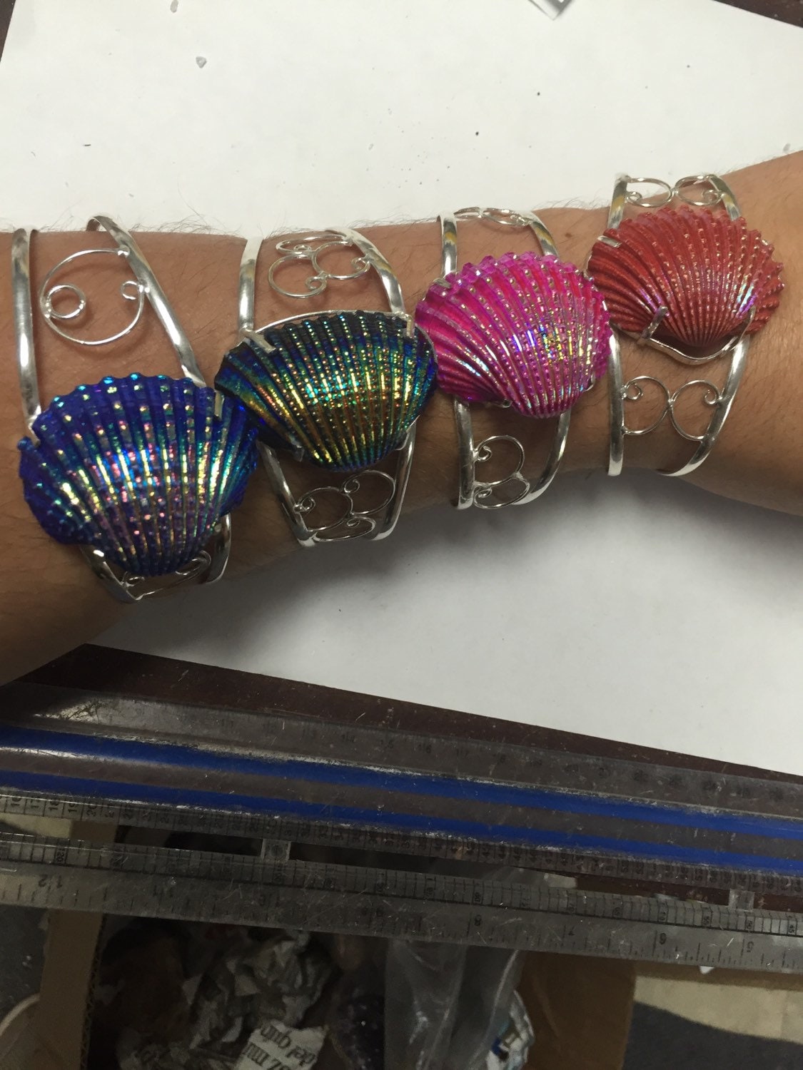 Regenbogen Titanium Shell Verstellbares Armband Regenbogen Titanium Shell Verstellbares Armband von WholesaleRocksDotBIZ