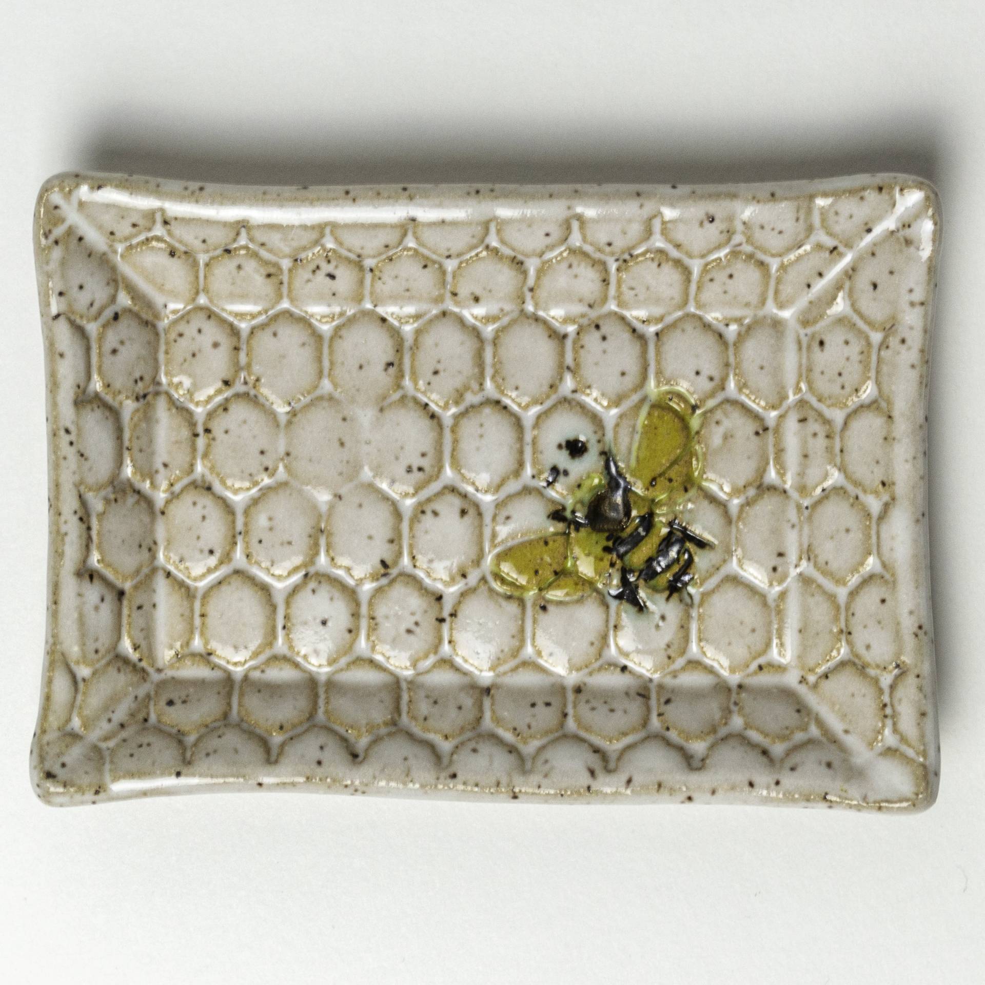 Handgemachte Biene Trinket Dish von WhtSquirrelClayworks
