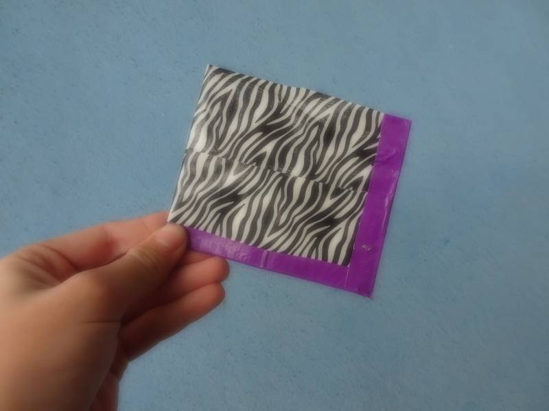 Zebra-Druck Mit Lila Trim, Klebeband Bi-Fold Geldbörse, Brieftasche, Zebra Druck Brieftasche Zebra-Druck Mit Lila Trim, Klebeband Bi-Fold Geldbörse, Brieftasche, Zebra Druck Brieftasche von WhyTheDuct