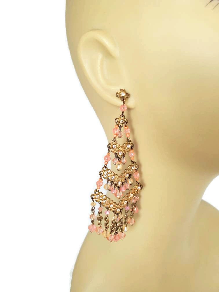 Lange Statement Ohrringe Pink Und Gold, Boho Perlenschmuck von WhyWeLoveThePast
