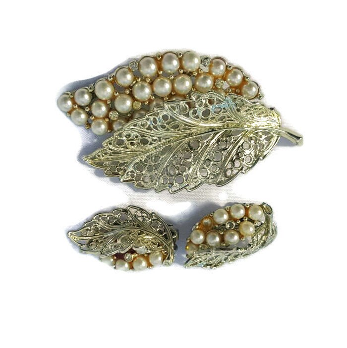 Lisner Schmuck Set Perlen Brosche Pin Ohrclips Ohrringe - Gold Tone Blumen Kristall Broschen Hochzeit von WhyWeLoveThePast