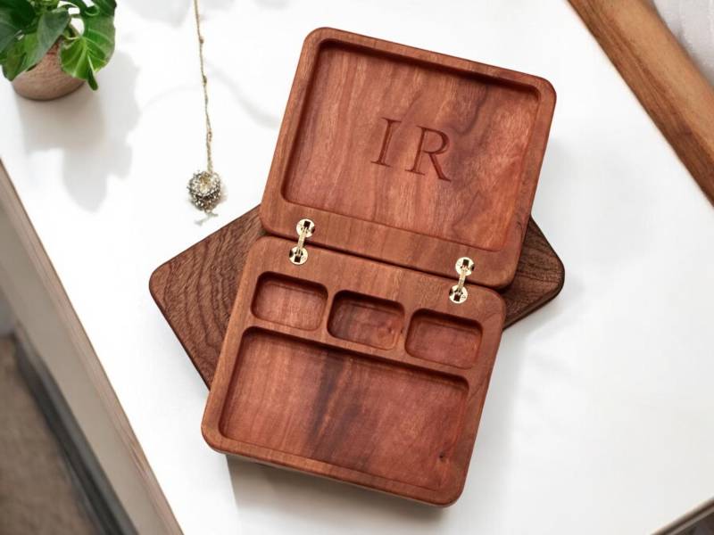 Handgefertigte Schmuckschatulle, Das Perfekte Geschenk, Personalisiertes Andenken Für Die Ohrringaufbewahrung Handgefertigte Schmuckschatulle, Das Perfekte Geschenk, Personalisiertes Andenken Für Die Ohrringaufbewahrung von WibleWoodworks