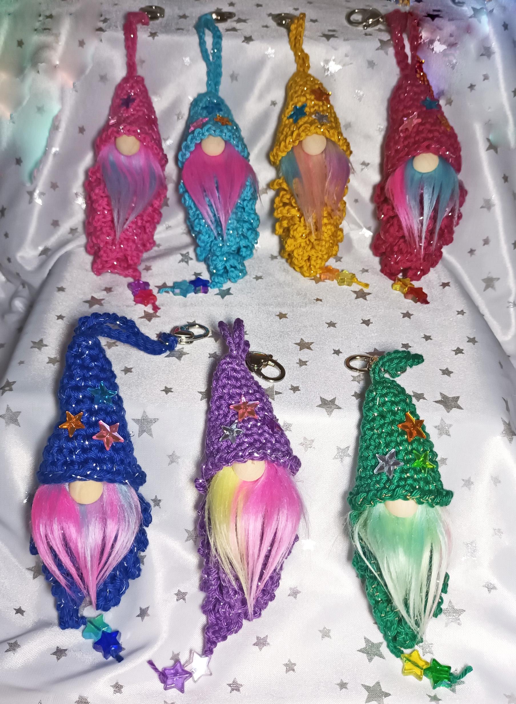 Glitzernde Sternenwichtel Mit Buntem Bart Glücksbringer Anhänger Geschenk Taschenbaumler Mitbringsel Aumigurumi Viel Liebe Handgemacht Glitzernde Sternenwichtel Mit Buntem Bart Glücksbringer Anhänger Geschenk Taschenbaumler Mitbringsel Aumigurumi Viel Liebe Handgemacht von WichtelKreationen2