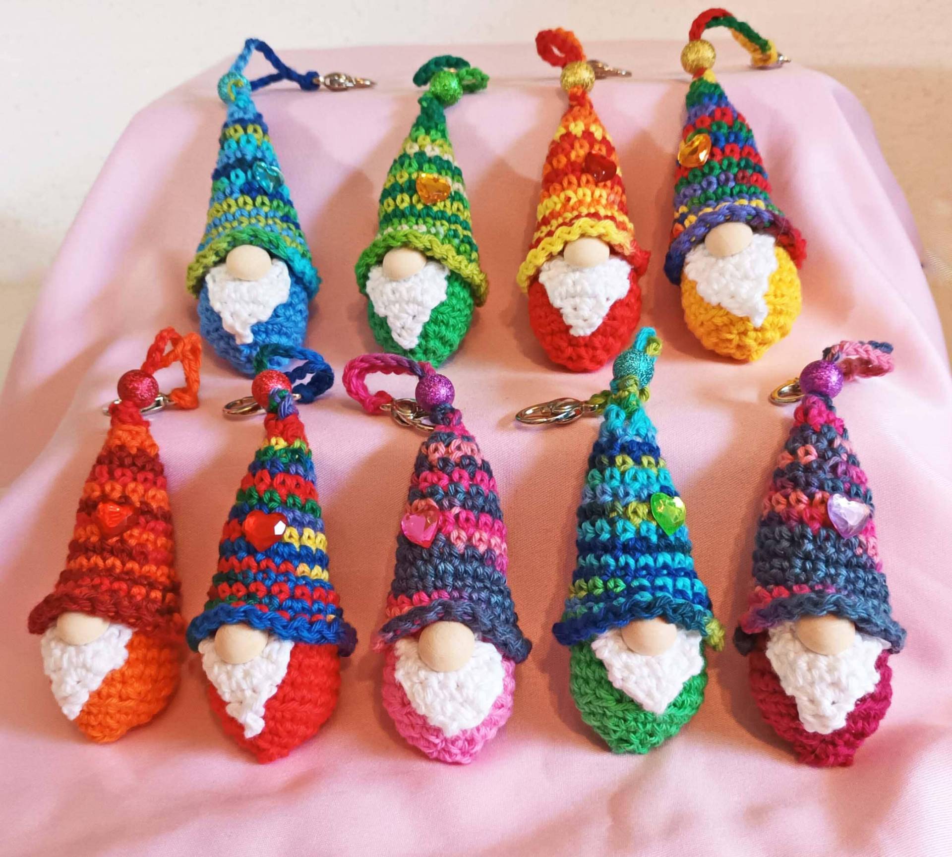 Liebenswerte Mini-Wichtel Mit Herz Glücksbringer Anhänger Geschenk Taschenbaumler Mitbringsel Liebe Handgemacht Große Auswahl Aumigurumi Liebenswerte Mini-Wichtel Mit Herz Glücksbringer Anhänger Geschenk Taschenbaumler Mitbringsel Liebe Handgemacht Große Auswahl Aumigurumi von WichtelKreationen2