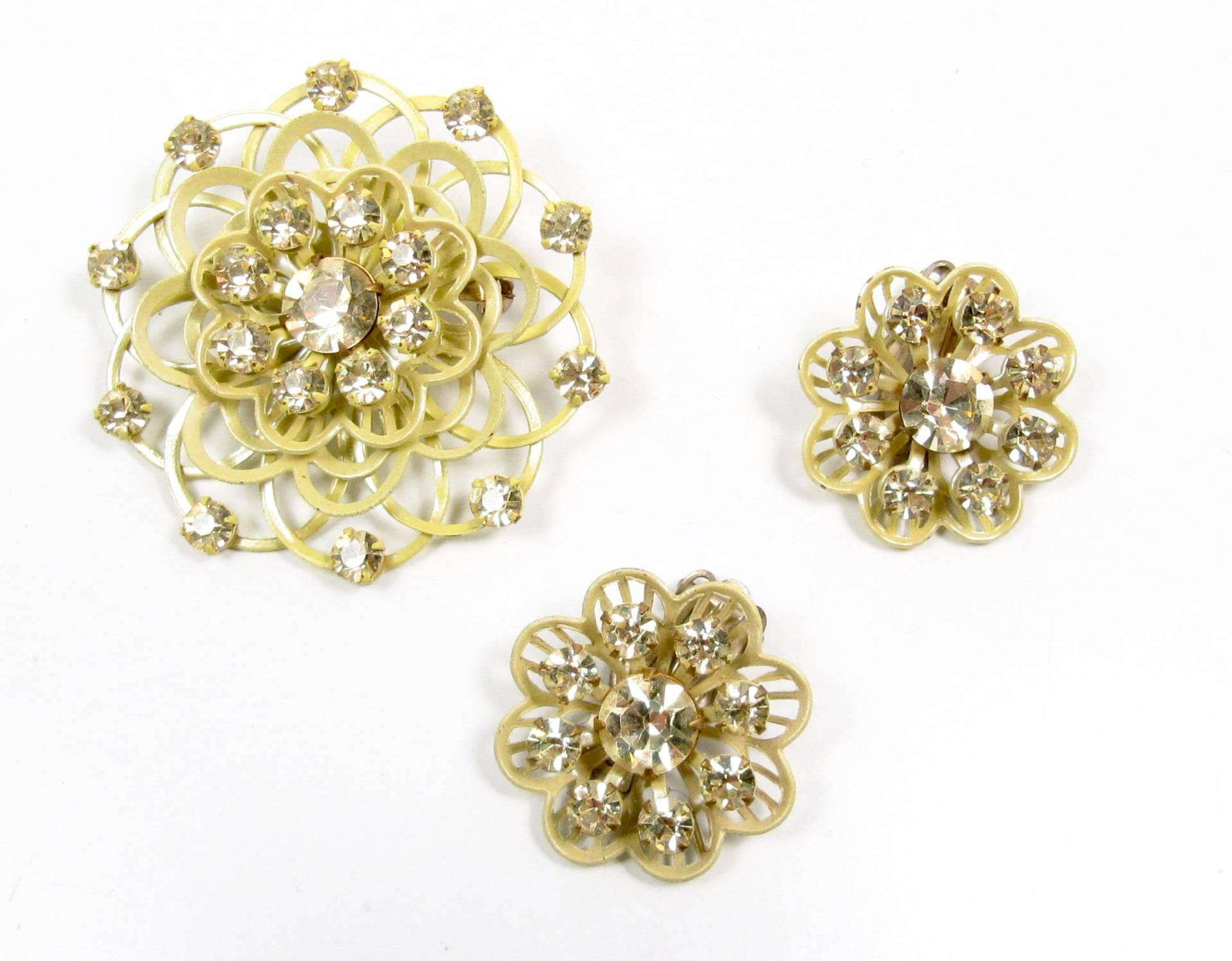 Blass Gelb Emaille Blume Strass Brosche Pin Clip Auf Ohrringe Set Vintage 50Er Jahre von WickedCrafts