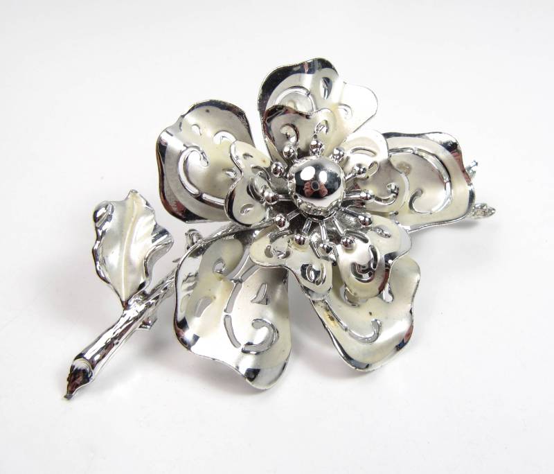 Vintage Glänzend & Matt Silber Designer Coro Blume Zweig Blatt Brosche Pin Signiert Vintage Glänzend & Matt Silber Designer Coro Blume Zweig Blatt Brosche Pin Signiert von WickedCrafts