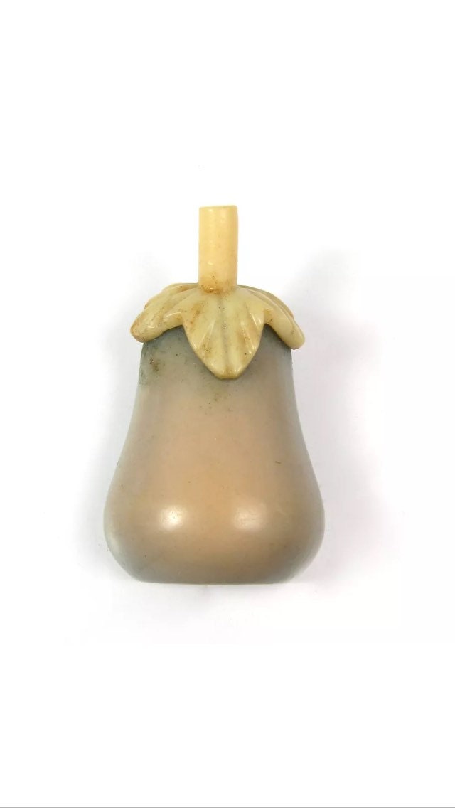 Vintage Kitsch Grün Zelluloid Birne Obst Anhänger 1940Er Jahre von WickedCrafts