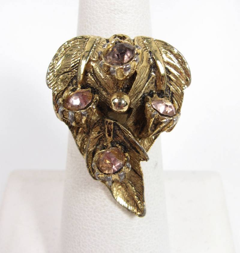 Vintage Statement 1960Er Jahre Rosa Lily Strass Blatt Kostüm Ring Sz 6 Verstellbar Vintage Statement 1960Er Jahre Rosa Lily Strass Blatt Kostüm Ring Sz 6 Verstellbar von WickedCrafts