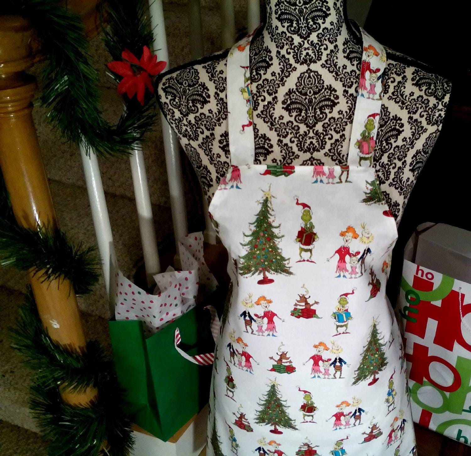 Handgemachte Grinch Schürze Mit Tasche - Merry Grinchmas Handgemachte Grinch Schürze Mit Tasche - Merry Grinchmas von WickedSistah