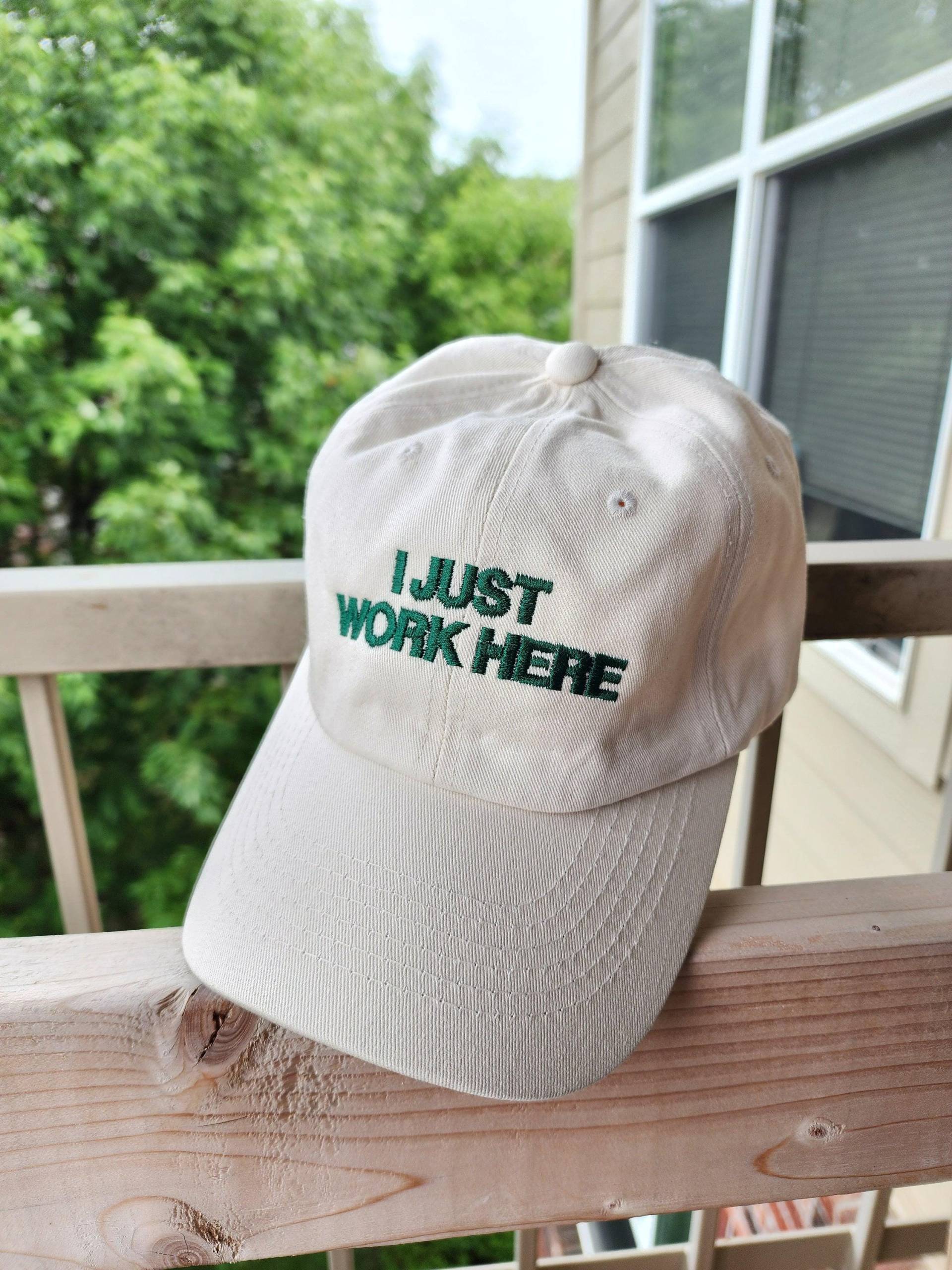 I Just Work Here | Hut/Mütze Gestickt Dad + Cord I Just Work Here | Hut/Mütze Gestickt Dad + Cord von WickedStitchesWrkshp