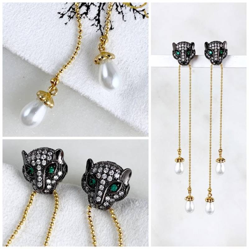 Leopard Ohrringe in Gunmetal Und Gold | 16K Vergoldete Titan Ohrstecker Tropfenförmige Perlen Mixed Metal Leopard Ohrringe in Gunmetal Und Gold | 16K Vergoldete Titan Ohrstecker Tropfenförmige Perlen Mixed Metal von WickedWoodsDesigns