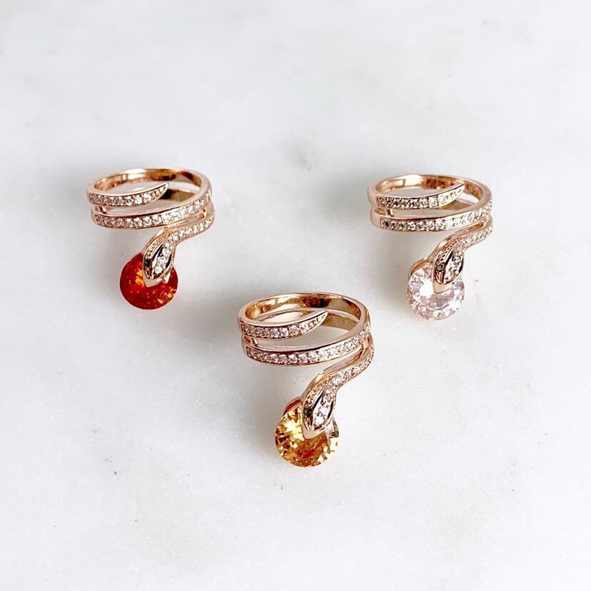 Schlangenring Mit 18K Rose Gold Vergoldung | Großer Zirkonia in Rubinrot/Citrin/Kristall Rosegold Schlangen Ring Schlangenring Mit 18K Rose Gold Vergoldung | Großer Zirkonia in Rubinrot/Citrin/Kristall Rosegold Schlangen Ring von WickedWoodsDesigns