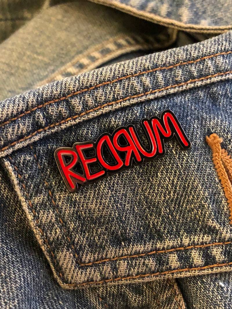 "Der "Redrum" Hard Enamel Pin." "Der "Redrum" Hard Enamel Pin." von WickysWeb