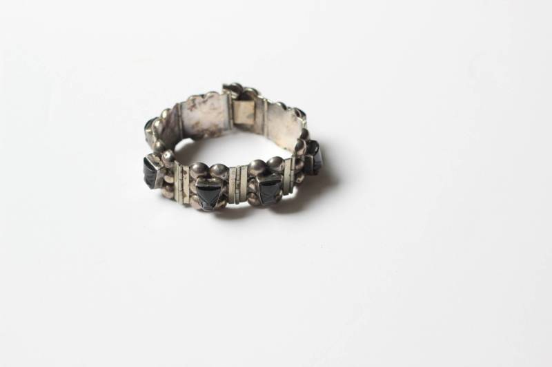 Vintage Silber Und Onyx Armband von WideHollowWhimsies