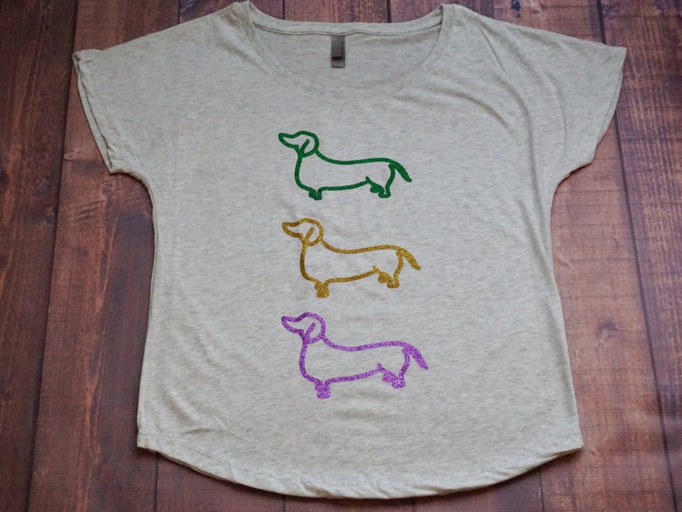 Mardi Gras Wiener Hundeshirt, Shirt, Hunde Dackel Shirt Mardi Gras Wiener Hundeshirt, Shirt, Hunde Dackel Shirt von WienerBrothersCo