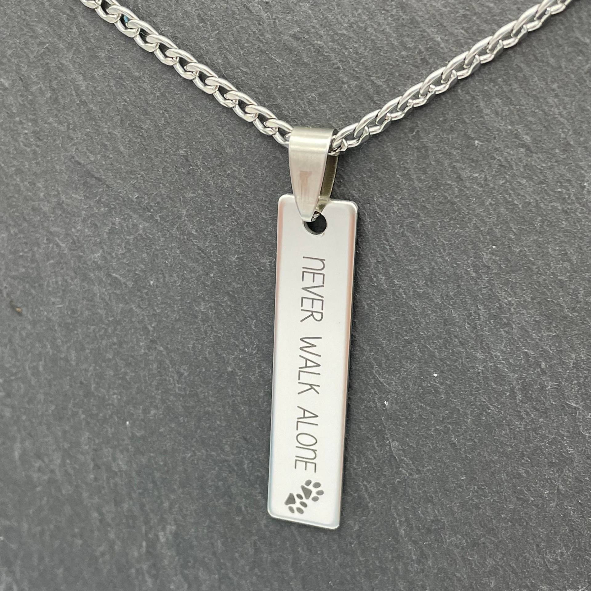 Anhänger Pfoten, Halskette Männer Frauen Never Walk Alone Mit Pfötchen, Kettenanhänger Für Frauen, Hundebesitzer, Aus Edelstahl von Wiens3D