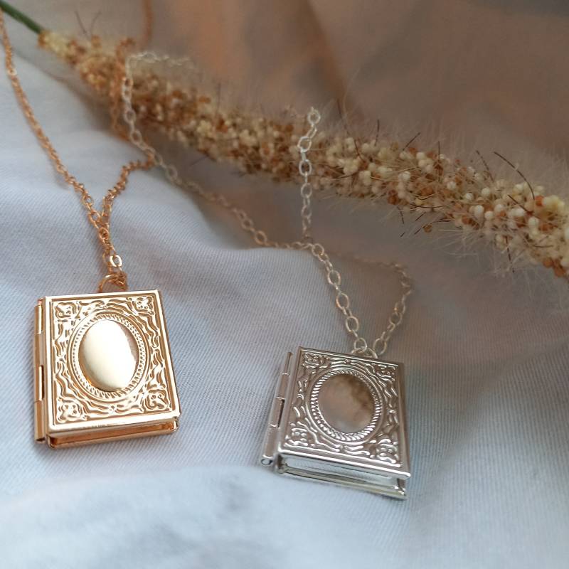 Halskette Mit Edelstahl Anhänger Buch, Medaillon Zum Öffnen + Selbst Befüllen, Andenken, Erinnerung, Fotomedaillon, Buchkette von WiesbadenArt