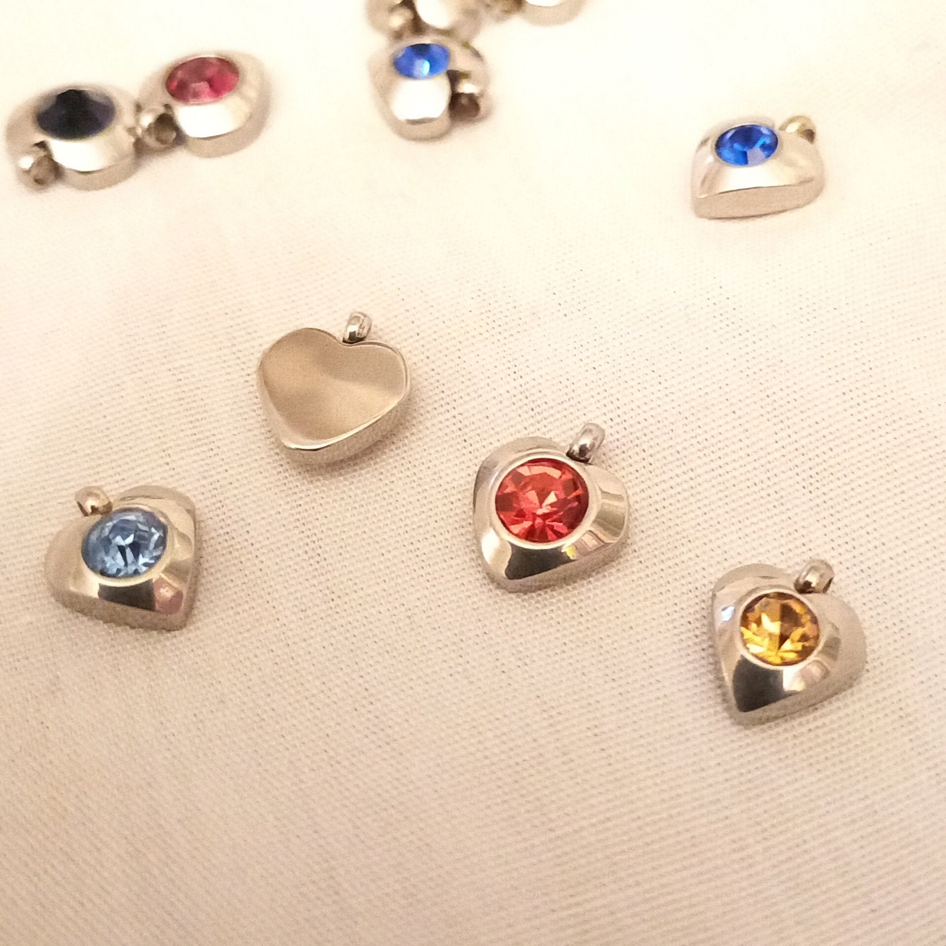 Herz Geburtsstein, Zusätzlicher Geburtsstein - Edelstahl Anhänger von WiesbadenArt