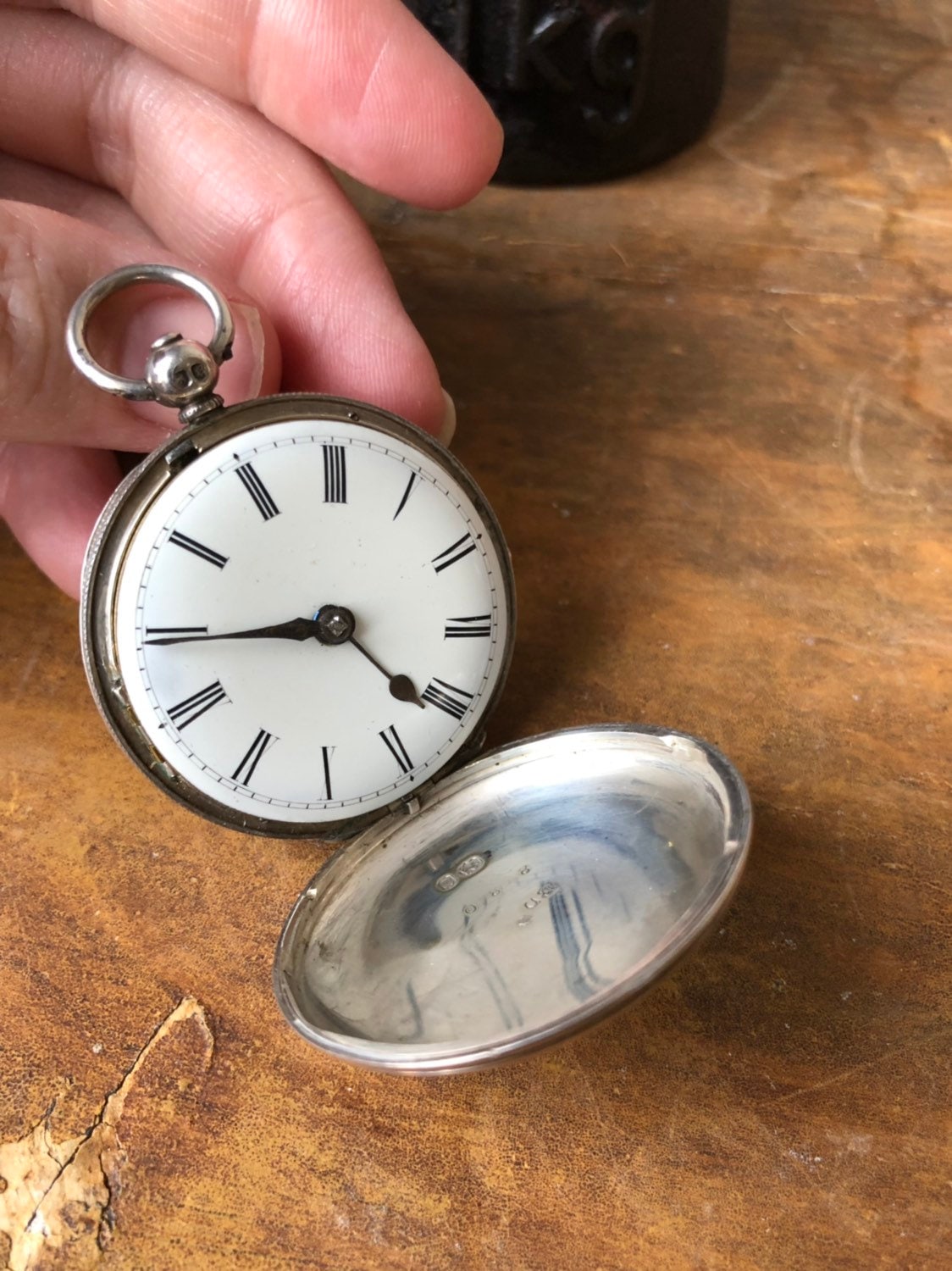 Antike Sterling Silber Tasche Uhr Gestempelt Maker Barrett Portsmouth 31888 Hergestellt in England Signiert 1853 von WifinpoofVintage