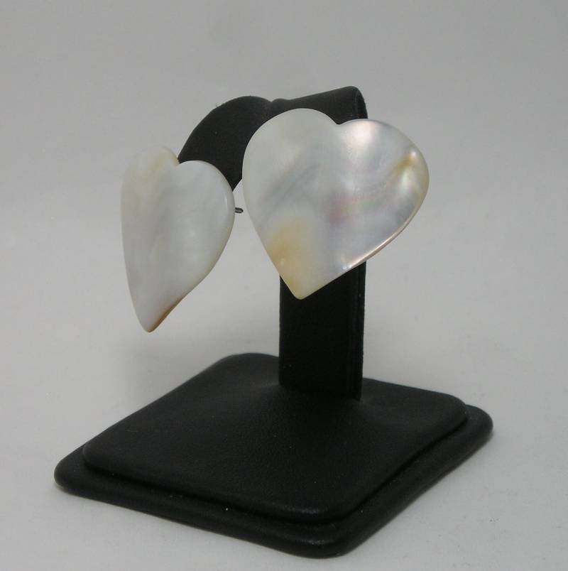 Eins Von Mutter Natur Geschenk "Perlmutt" Herz Shaped Posted Ohrringe, Weißer Farbblitz 1" Groß, One Of A Kind Unmarked Eins Von Mutter Natur Geschenk "Perlmutt" Herz Shaped Posted Ohrringe, Weißer Farbblitz 1" Groß, One Of A Kind Unmarked von WiggiesCollectibles