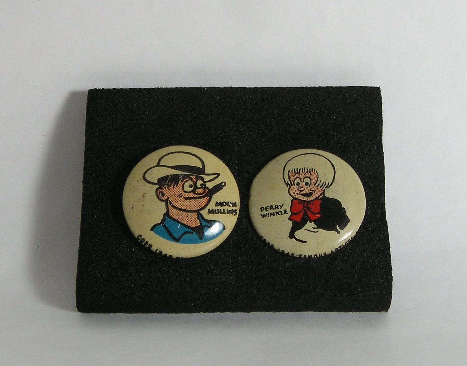 Selten Zusammen Gesehene 2 Kellogg Es Pep Collector Pins "Moon Mullins & Perry Winkel" Von Copr. Berühmte Künstler Syn. Exzellenter Zustand Selten Zusammen Gesehene 2 Kellogg Es Pep Collector Pins "Moon Mullins & Perry Winkel" Von Copr. Berühmte Künstler Syn. Exzellenter Zustand von WiggiesCollectibles