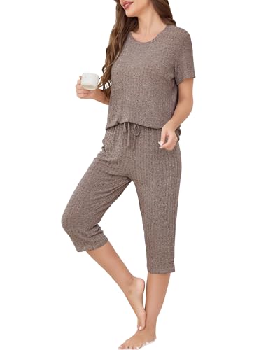 Wikoan Damen Schlafanzug Sommer Rippen Shorty Pyjama Kurzarm Nachtwäsche Set Zweiteiliger Pjs Set Top und 3/4 Hose Hausanzug Dunkelbraun M von Wikoan