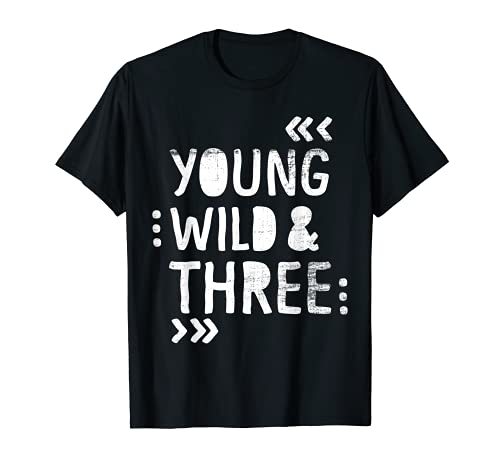 Kinder 3. Geburtstag Young Wild and Three Diststressed T-Shirt von Wild Birthday
