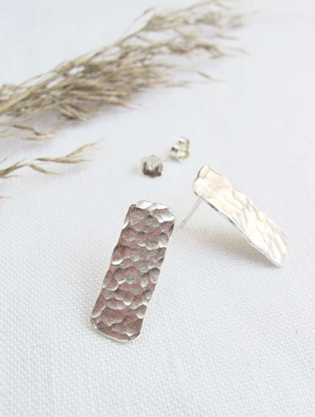 Wild Fawn Hammered Minimal nachhaltige Ohrstecker Wild Fawn Hammered Minimal nachhaltige Ohrstecker von Wild Fawn