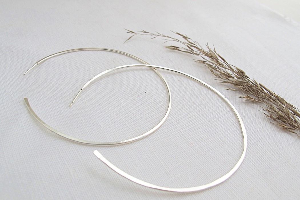 Wild Fawn Large Silver Hoops Slow Fashion Ohrringe von Wild Fawn