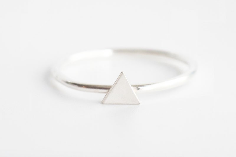 Wild Fawn Triangle Midi veganer Ring L von Wild Fawn