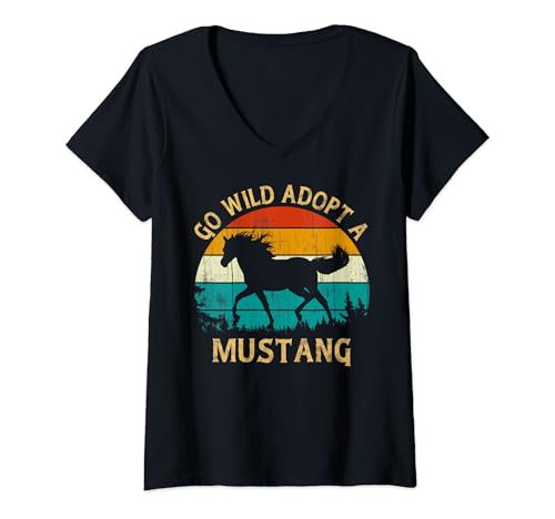 Damen Vintage Sunset Wild Mustang Horse Go Wild Adopt a Mustang T-Shirt mit V-Ausschnitt Damen Vintage Sunset Wild Mustang Horse Go Wild Adopt a Mustang T-Shirt mit V-Ausschnitt von Wild Mustang Horses Gifts Clothing Co.