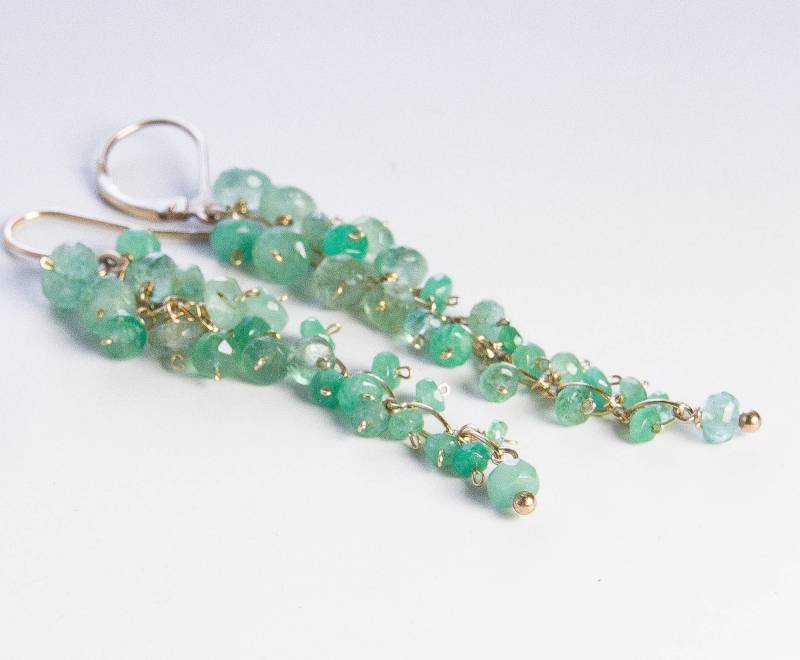 Smaragd Ohrringe. Kaskadierende Lange Edelsteincluster Baumeln Lange Statement Goldfill. Sterling Silber. Mai Geburtsstein Smaragd Ohrringe. Kaskadierende Lange Edelsteincluster Baumeln Lange Statement Goldfill. Sterling Silber. Mai Geburtsstein von WildAsters