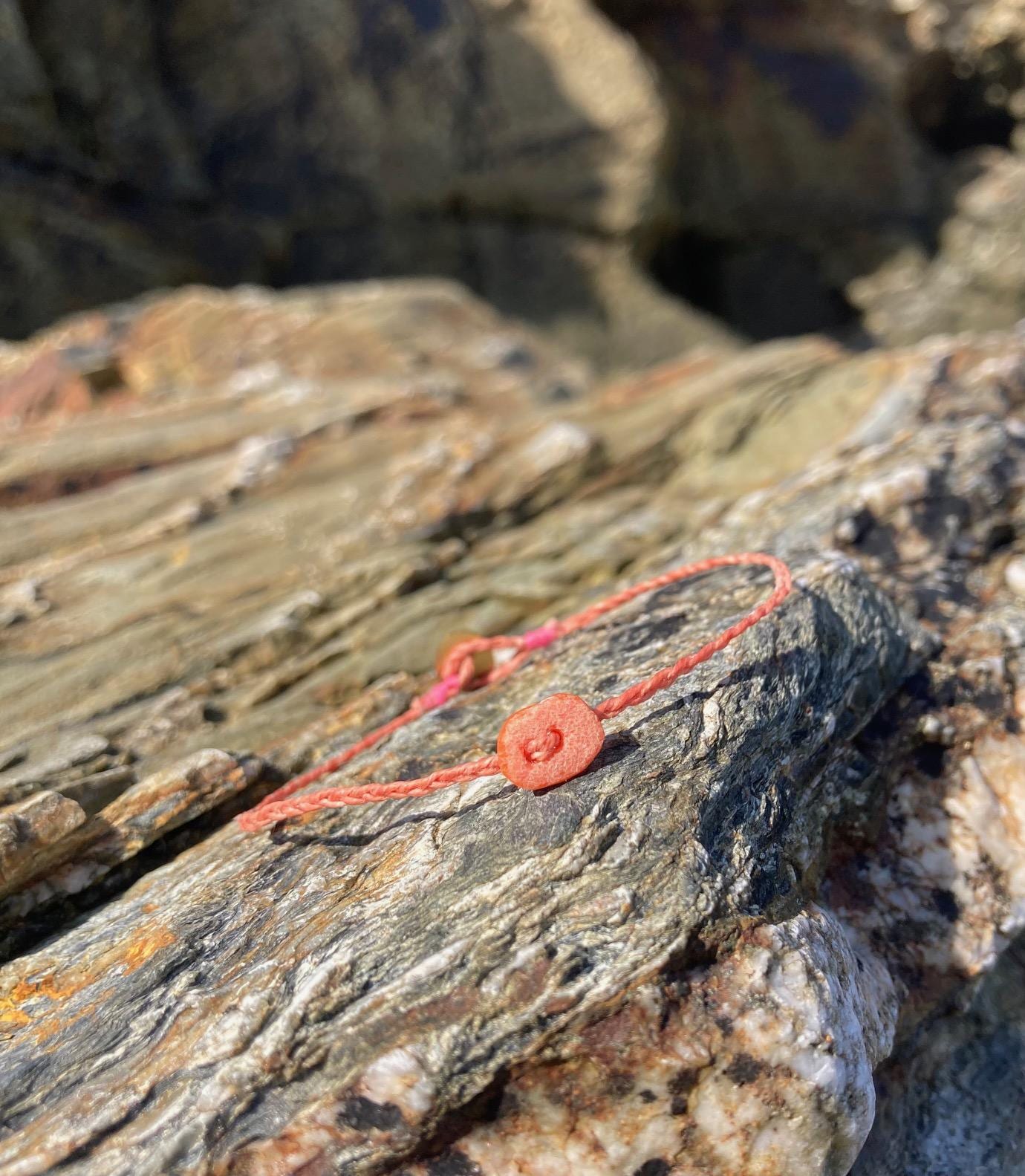 strand Kunststoff Charm Freundschaftsarmband, Einfarbig strand Kunststoff Charm Freundschaftsarmband, Einfarbig von WildBeachStudio