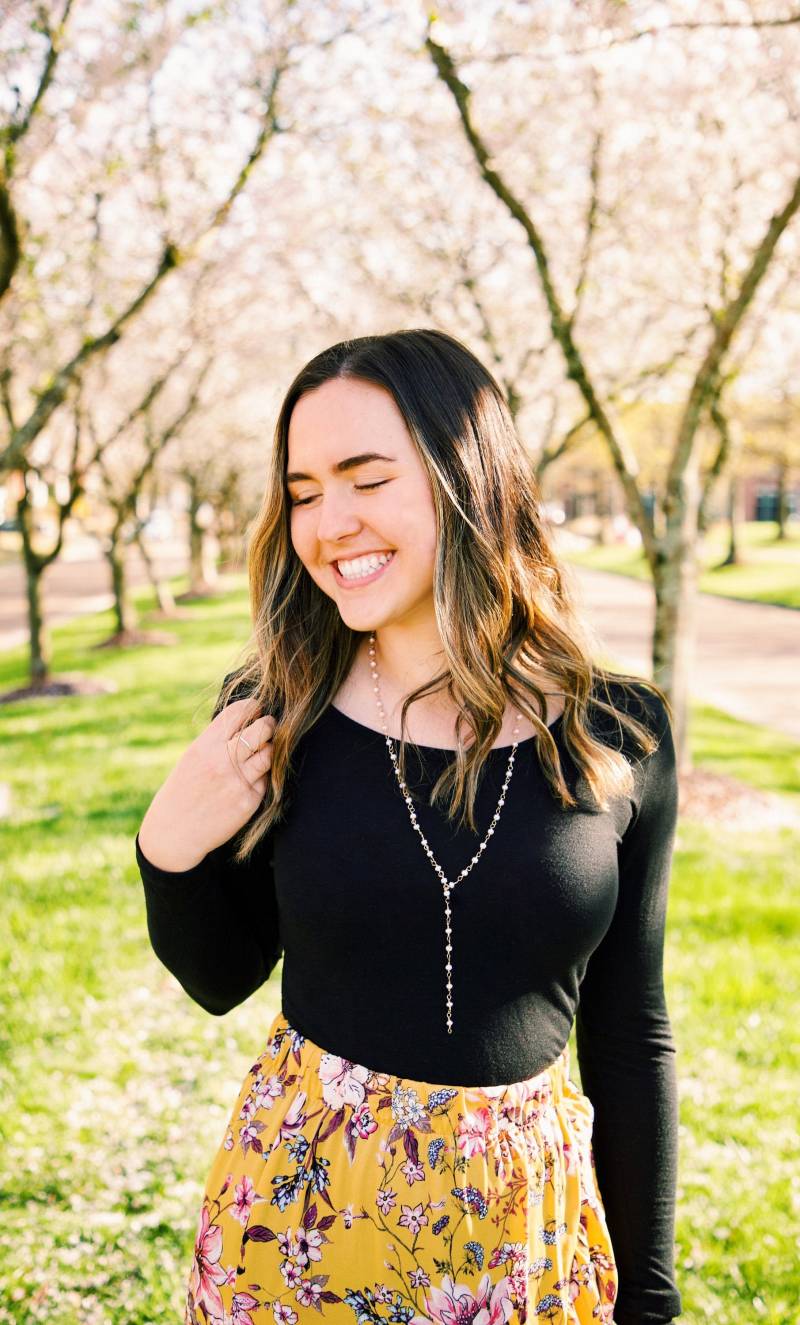 Dünne Weiße Süßwasserperlen Und 14K Gold Filled Draht Lariat Halskette, Rosenkranz Stil Kettenhalskette, Perldraht Gewickelt, Perle Perlen von WildCollections