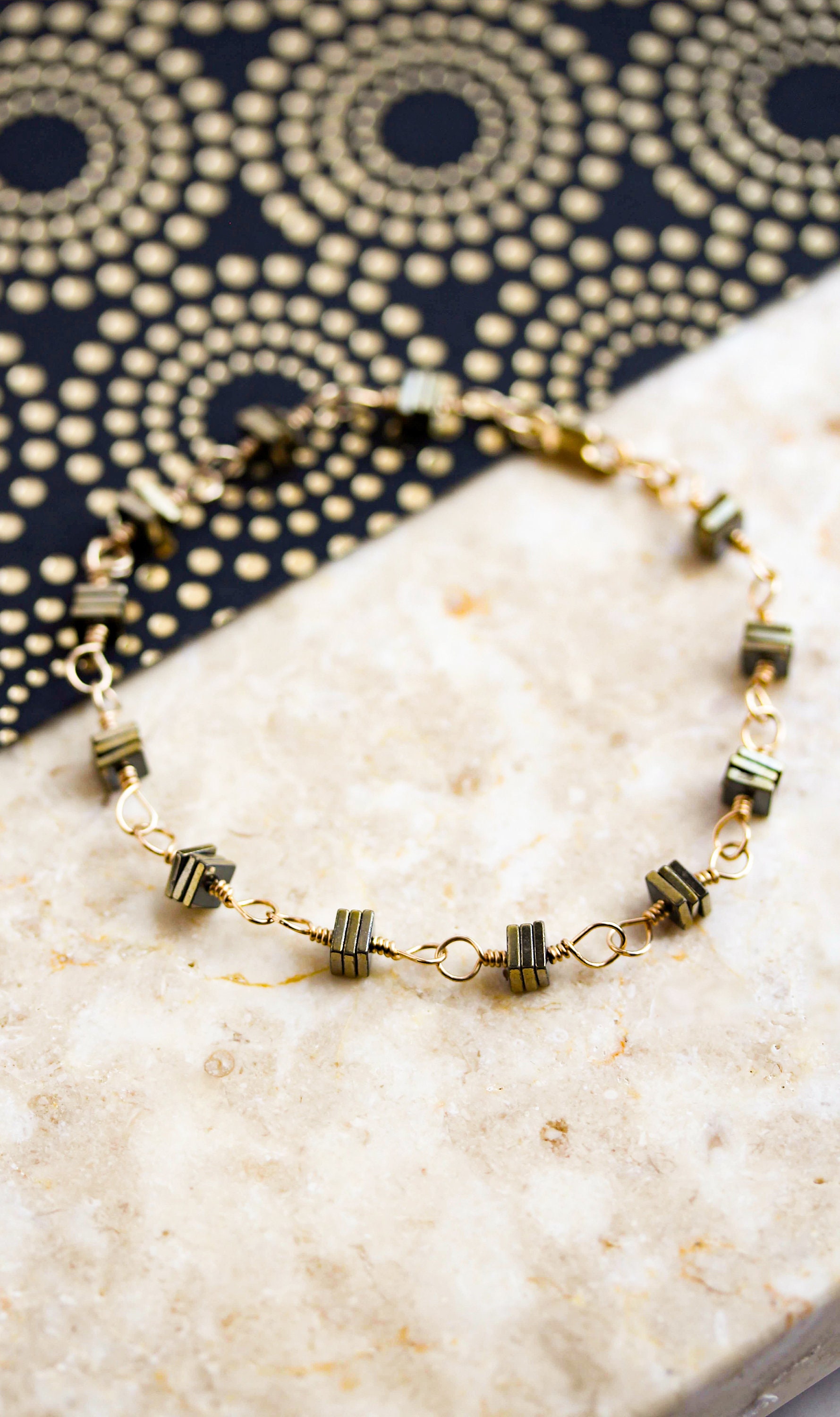 Luster Hämatit Perlen Und 14K Gold Filled Wire Armband, 14K Geschenk Für Sie, Rosenkranz Stil Kettenarmband, Weihnachtsgeschenk Luster Hämatit Perlen Und 14K Gold Filled Wire Armband, 14K Geschenk Für Sie, Rosenkranz Stil Kettenarmband, Weihnachtsgeschenk von WildCollections