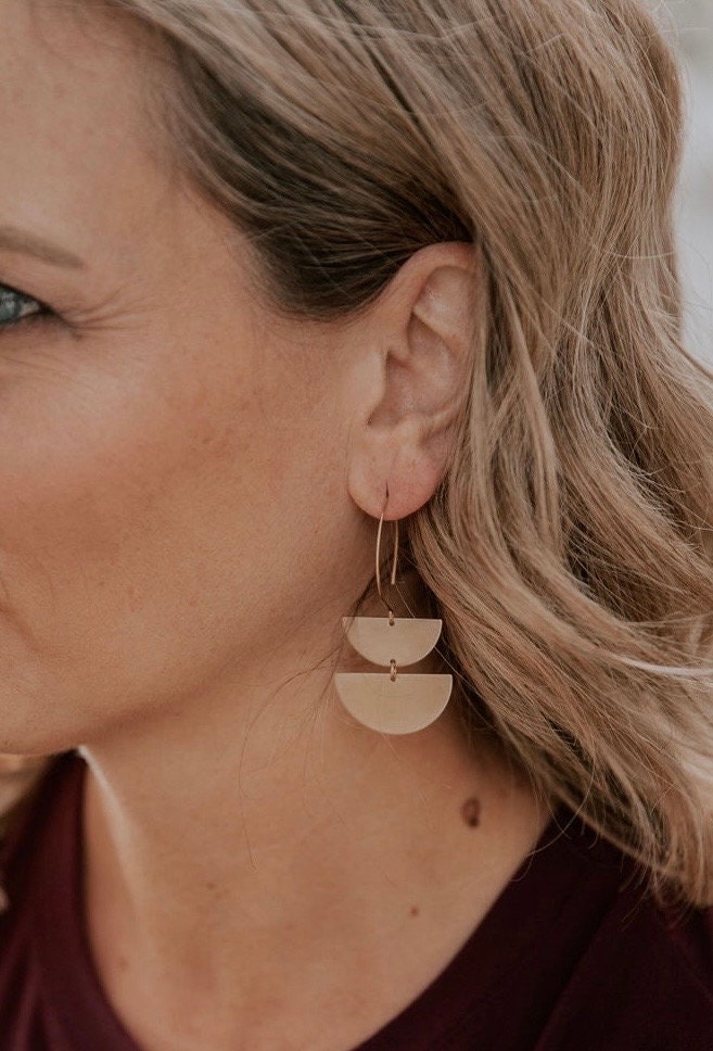 Beliebte Halbmond Ohrringe Aus Messing. Wilder Hartriegel Schmuck Beliebte Halbmond Ohrringe Aus Messing. Wilder Hartriegel Schmuck von WildDogwoodCo