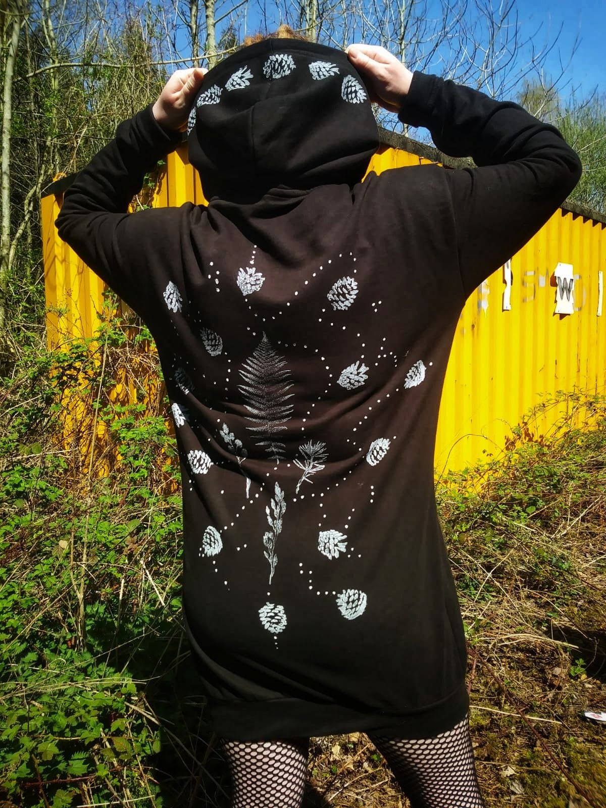 Hoodie-Kleid Aus Bio-Baumwolle Handgemaltes Feenfarn-Design Hoodie-Kleid Aus Bio-Baumwolle Handgemaltes Feenfarn-Design von WildDustCreations